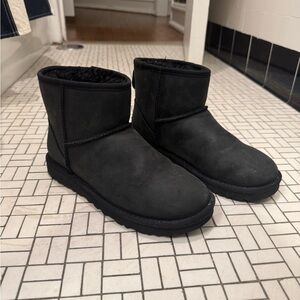 UGGS BLACK CLASSIC MINI LEATHER SIZE 8